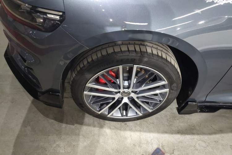 Used Geely Auto Preface 2024 2.0TD Qingyun Edition Left Front Wheel Hub