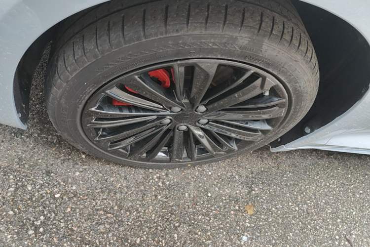 Used Geely Auto Preface 2024 Zhiqing 1.5TD Galaxy Edition Left Front Wheel Hub