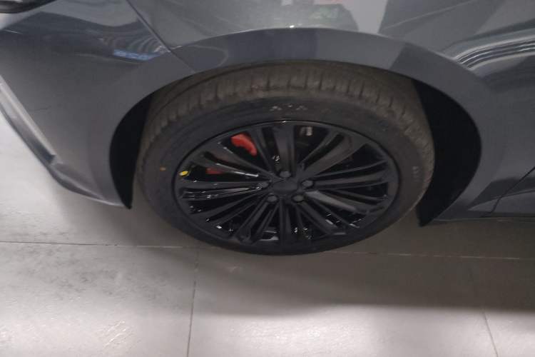 Used Geely Auto Preface 2024 Zhiqing 1.5TD Galaxy Edition Left Front Wheel Hub