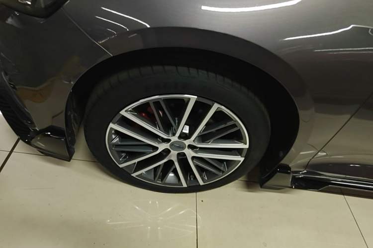 Used Geely Auto Preface 2024 2.0TD Qingyun Edition Left Front Wheel Hub