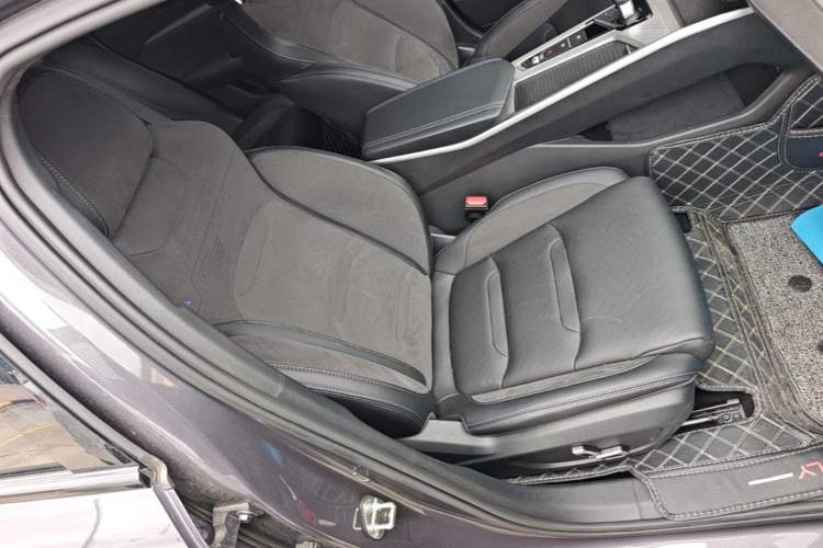 Used Geely Auto Preface 2024 2.0TD Qingyun Edition Right Front Seat
