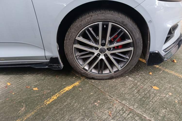 Used Geely Auto Preface 2024 2.0TD Qingyun Edition Right Front Wheel Hub