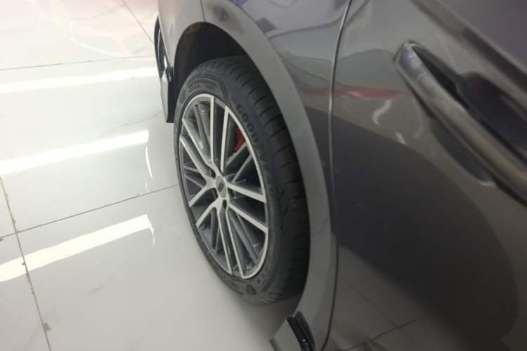 Used Geely Auto Preface 2024 2.0TD Qingyun Edition Right Rear Wheel Hub