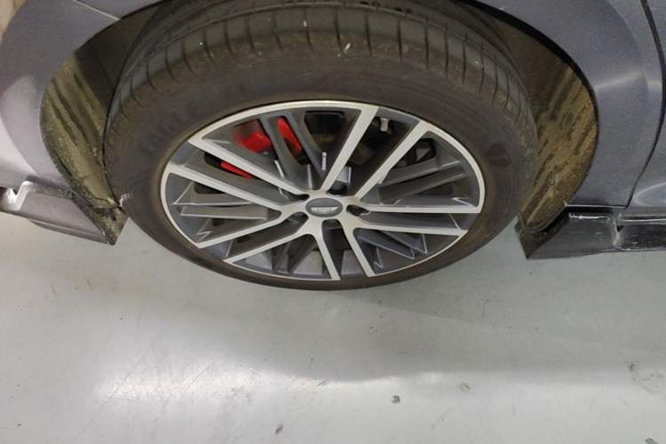 Used Geely Auto Preface 2024 2.0TD Qingyun Edition Right Rear Wheel Hub