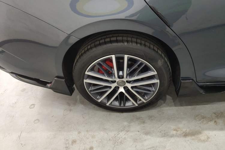 Used Geely Auto Preface 2024 2.0TD Qingyun Edition Right Rear Wheel Hub