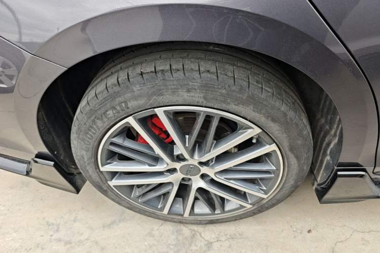 Used Geely Auto Preface 2024 2.0TD Qingyun Edition Right Rear Wheel Hub