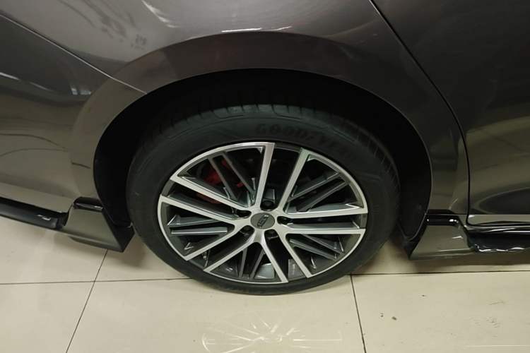 Used Geely Auto Preface 2024 2.0TD Qingyun Edition Right Rear Wheel Hub