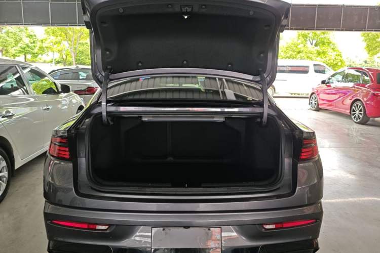 Used Geely Auto Preface 2024 2.0TD Qingyun Edition Trunk
