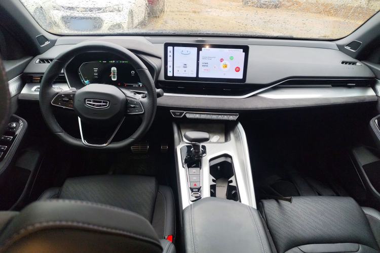 Used Geely Auto Preface 2024 2.0TD Qingyun Edition Center Console