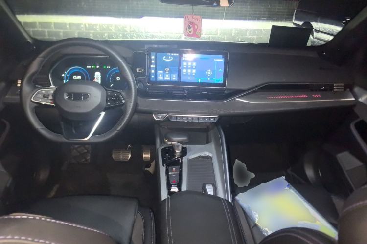 Used Geely Auto Preface 2024 2.0TD Qingyun Edition Center Console