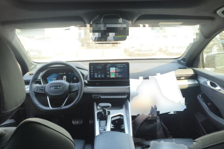 Used Geely Auto Preface 2024 2.0TD Qingyun Edition Center Console