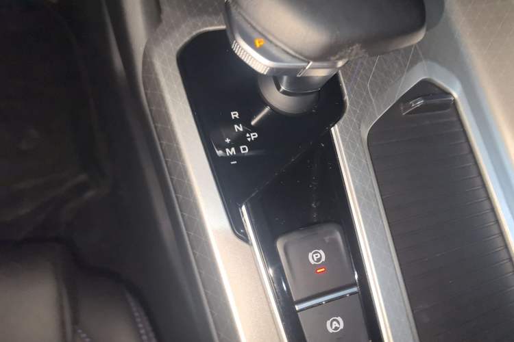 Used Geely Auto Preface 2024 2.0TD Qingyun Edition Gear Lever