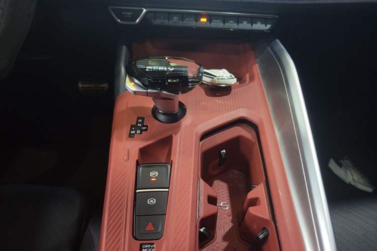 Used Geely Auto Preface 2024 2.0TD Qingyun Edition Gear Lever