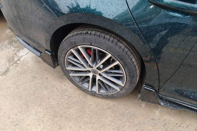 Used Geely Auto Preface 2024 2.0TD Qingyun Edition Right Rear Wheel Hub