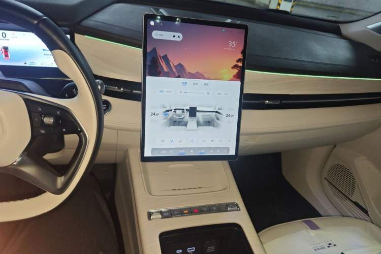 Used Geely Auto Preface 2024 Zhiqing 1.5TD Tiangong Edition Audio And AC Panel