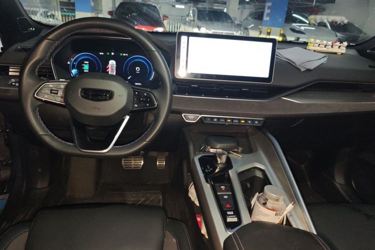 Used Geely Auto Preface 2024 2.0TD Qingyun Edition Center Console