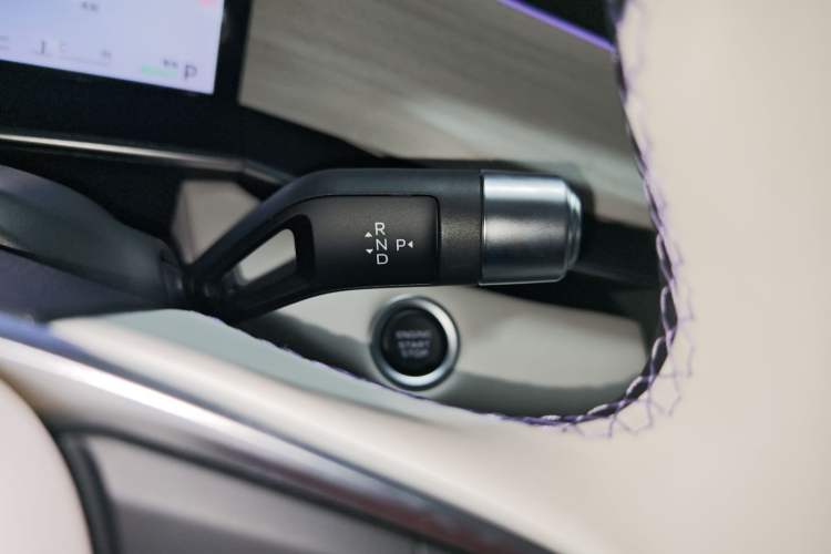 Used Geely Auto Preface 2024 Zhiqing 1.5TD Galaxy Edition Gear Lever