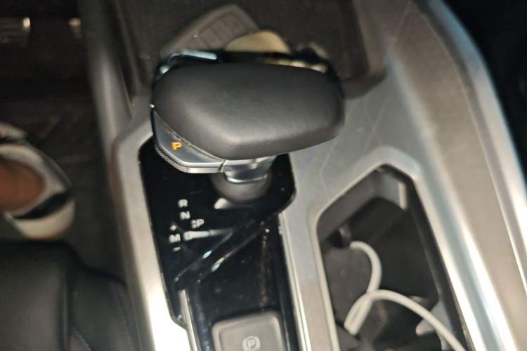 Used Geely Auto Preface 2024 2.0TD Qingyun Edition Gear Lever