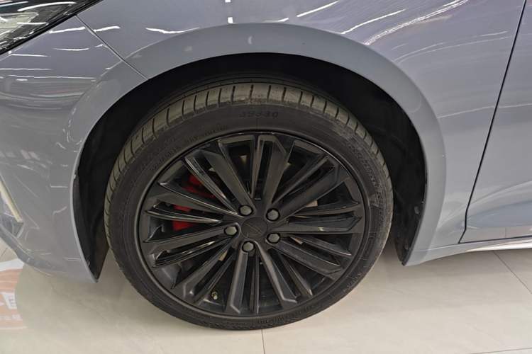 Used Geely Auto Preface 2024 Zhiqing 1.5TD Tiangong Edition Left Front Wheel Hub