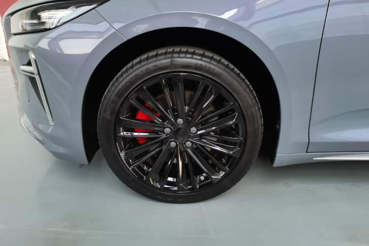 Used Geely Auto Preface 2024 Zhiqing 1.5TD Tiangong Edition Left Front Wheel Hub