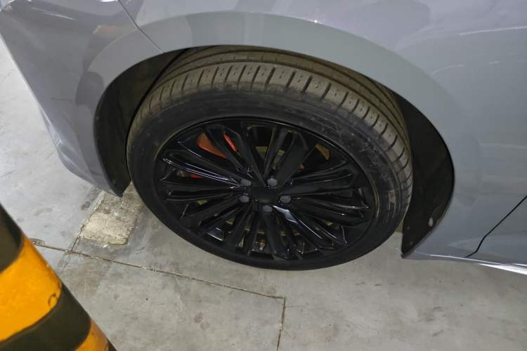 Used Geely Auto Preface 2024 Zhiqing 1.5TD Tiangong Edition Left Front Wheel Hub