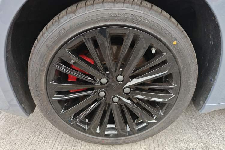 Used Geely Auto Preface 2024 Zhiqing 1.5TD Tiangong Edition Left Front Wheel Hub
