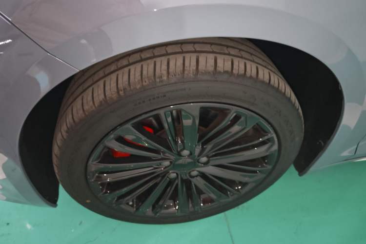 Used Geely Auto Preface 2024 Zhiqing 1.5TD Galaxy Edition Left Front Wheel Hub