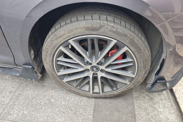 Used Geely Auto Preface 2024 2.0TD Xiaohan Edition Right Front Wheel Hub