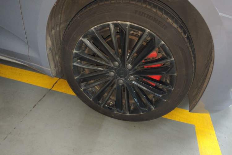 Used Geely Auto Preface 2024 Zhiqing 1.5TD Tiangong Edition Right Front Wheel Hub