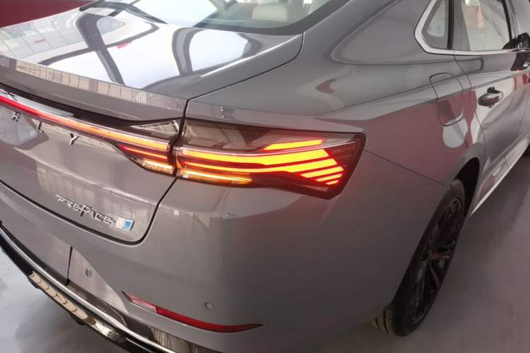 Used Geely Auto Preface 2024 Zhiqing 1.5TD Tiangong Edition Right Rear Taillight