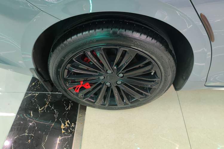 Used Geely Auto Preface 2024 Zhiqing 1.5TD Tiangong Edition Right Rear Wheel Hub