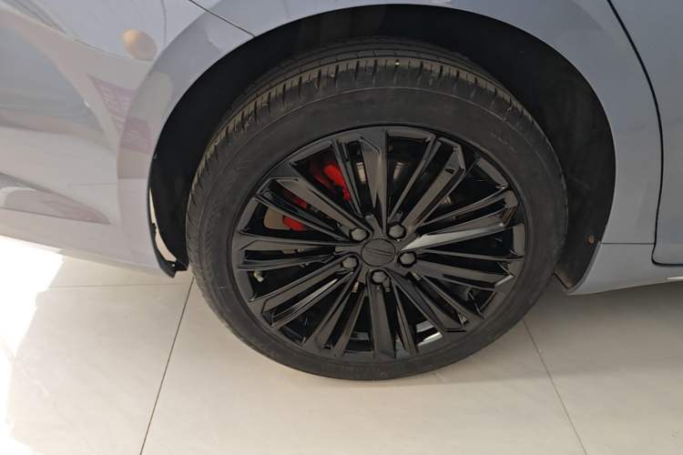 Used Geely Auto Preface 2024 Zhiqing 1.5TD Tiangong Edition Right Rear Wheel Hub