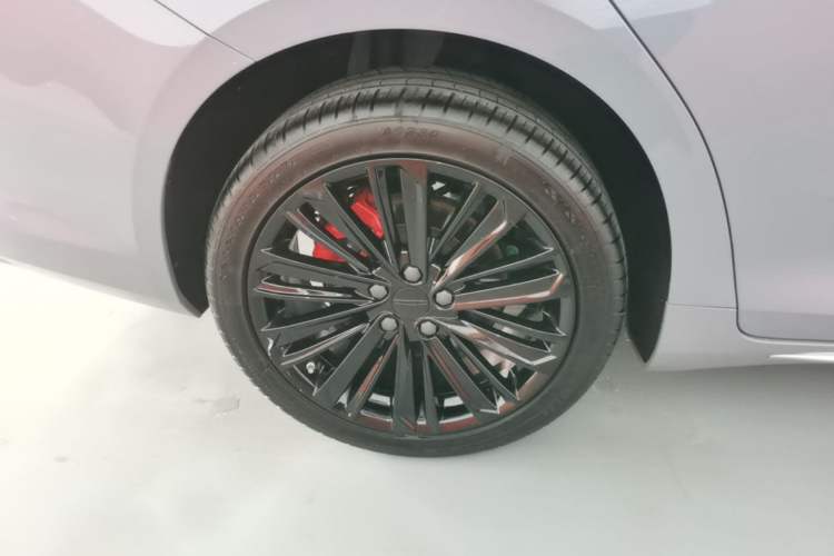Used Geely Auto Preface 2024 Zhiqing 1.5TD Tiangong Edition Right Rear Wheel Hub