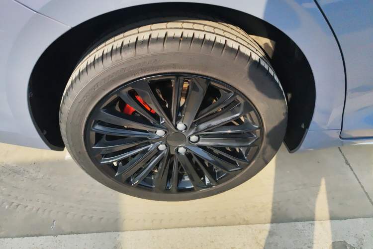 Used Geely Auto Preface 2024 Zhiqing 1.5TD Tiangong Edition Right Rear Wheel Hub