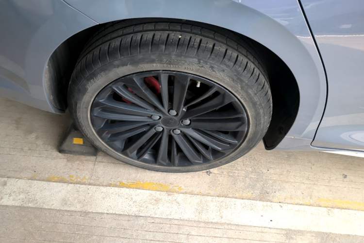 Used Geely Auto Preface 2024 Zhiqing 1.5TD Tiangong Edition Right Rear Wheel Hub