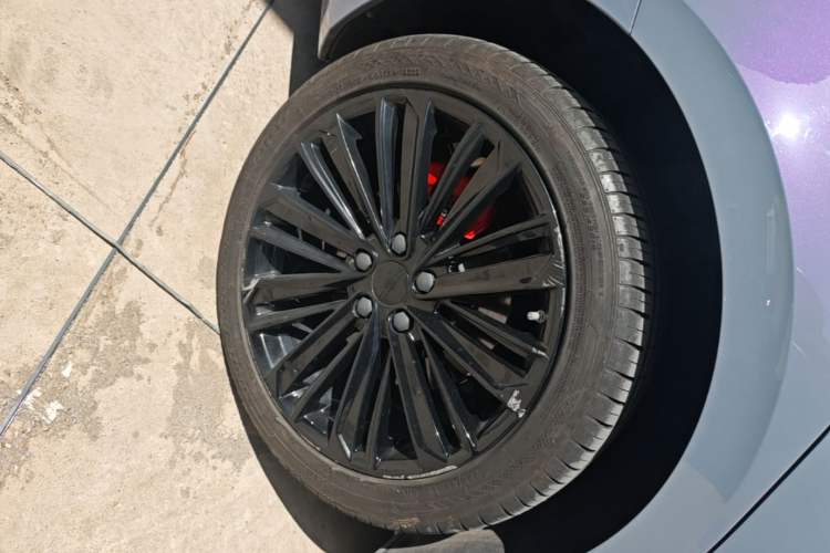 Used Geely Auto Preface 2024 Zhiqing 1.5TD Tiangong Edition Right Rear Wheel Hub