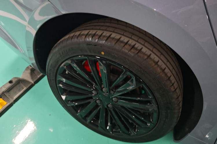Used Geely Auto Preface 2024 Zhiqing 1.5TD Galaxy Edition Right Rear Wheel Hub
