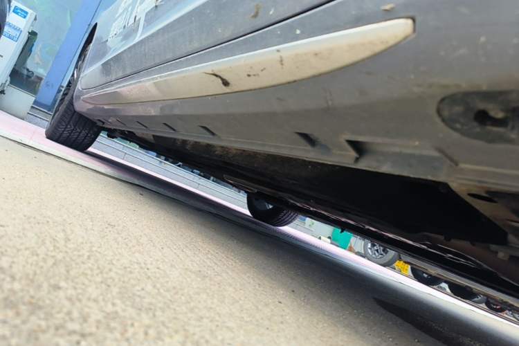 Used Geely Auto Preface 2024 Zhiqing 1.5TD Tiangong Edition Right Side Sill