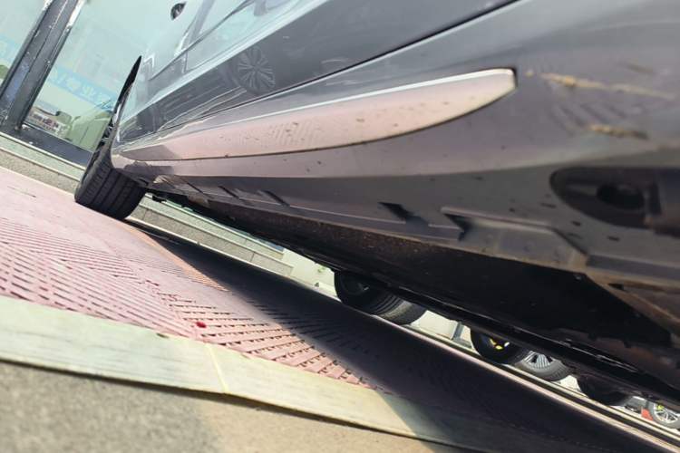 Used Geely Auto Preface 2024 Zhiqing 1.5TD Tiangong Edition Right Side Sill