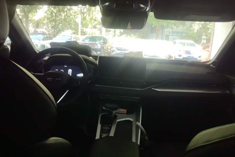 Used Geely Auto Preface 2024 2.0TD Xiaohan Edition Center Console