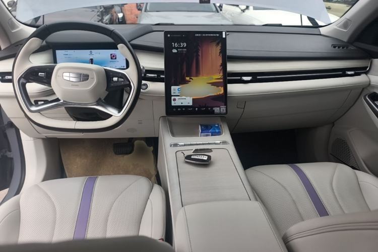 Used Geely Auto Preface 2024 Zhiqing 1.5TD Xingyun Edition Center Console