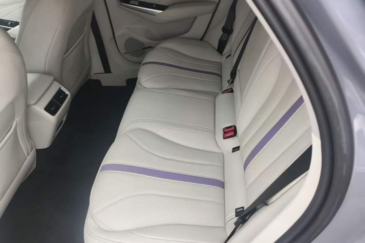 Used Geely Auto Preface 2024 Zhiqing 1.5TD Xingyun Edition Left Rear Seat