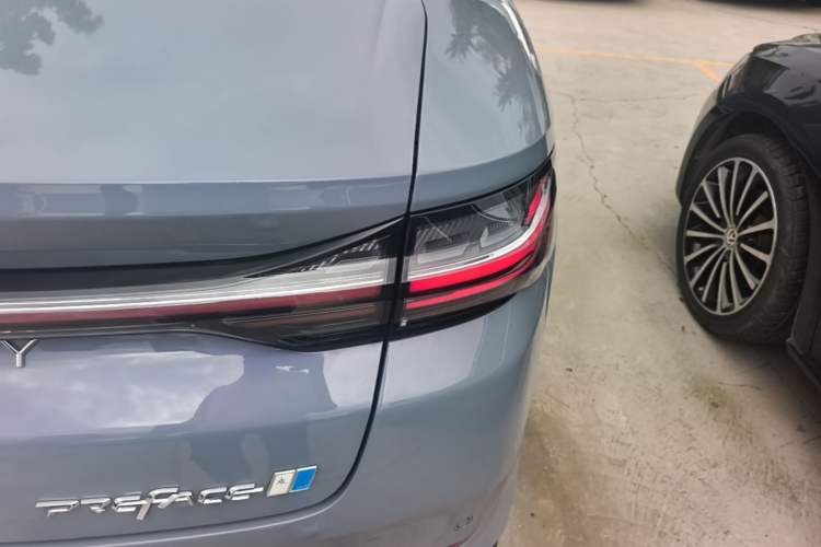 Used Geely Auto Preface 2024 Zhiqing 1.5TD Xingyun Edition Right Rear Taillight
