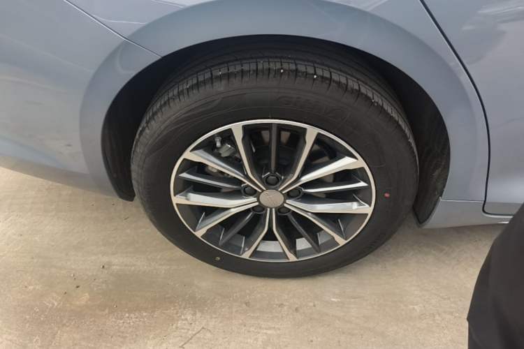 Used Geely Auto Preface 2024 Zhiqing 1.5TD Xingyun Edition Right Rear Wheel Hub