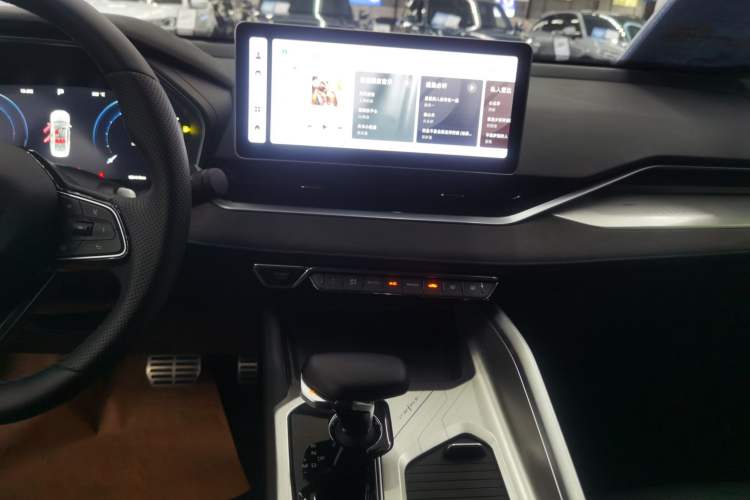 Used Geely Auto Preface 2024 2.0TD Qingyun Edition Audio And AC Panel