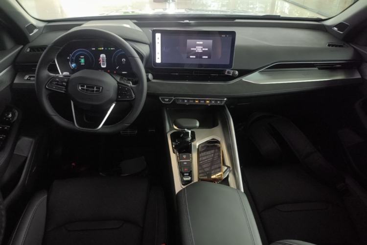 Used Geely Auto Preface 2024 2.0TD Qingyun Edition Center Console
