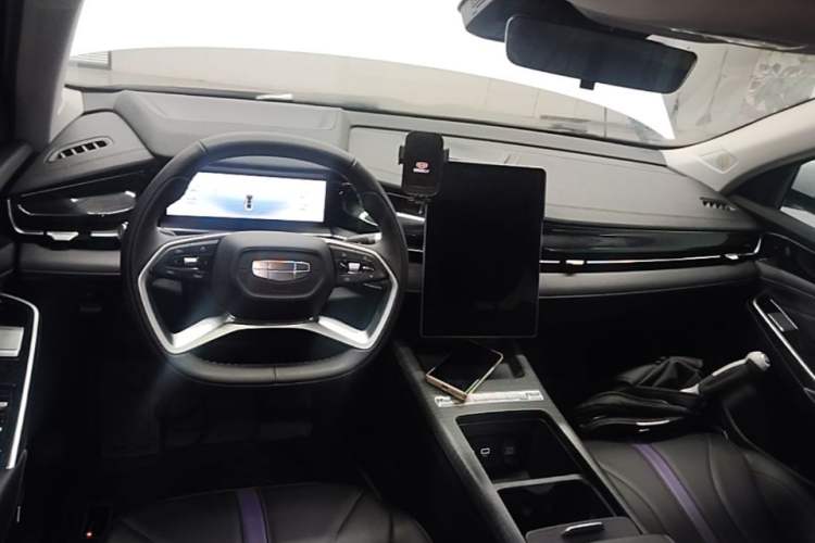 Used Geely Auto Preface 2024 Zhiqing 1.5TD Xingyun Edition Center Console