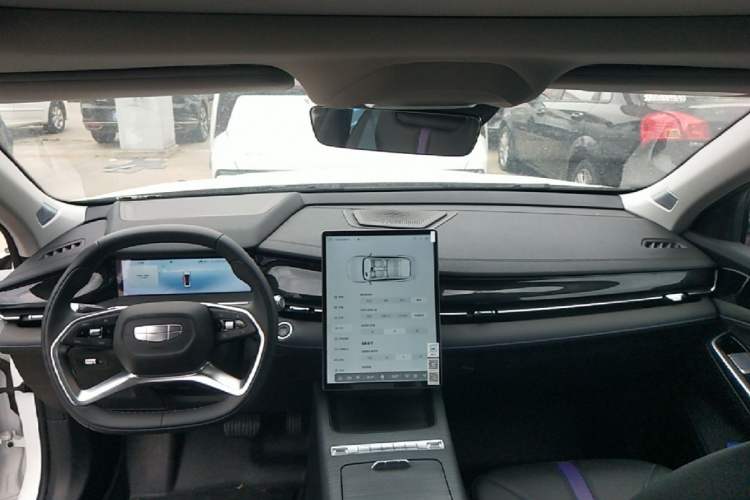Used Geely Auto Preface 2024 Zhiqing 1.5TD Galaxy Edition Center Console