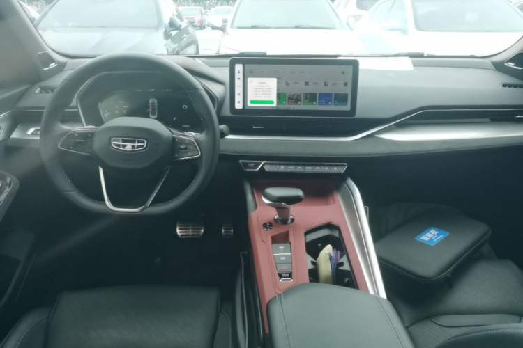 Used Geely Auto Preface 2024 2.0TD Xiaohan Edition Center Console