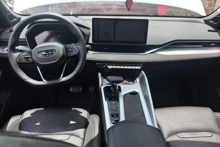 Used Geely Auto Preface 2024 2.0TD Xiaohan Edition Center Console